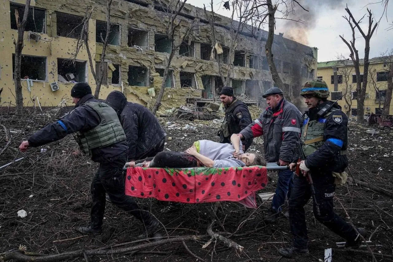 Пулітцерівська премія за фото з Маріуполя: AP і фотокореспонденти Чернов та Малолетка