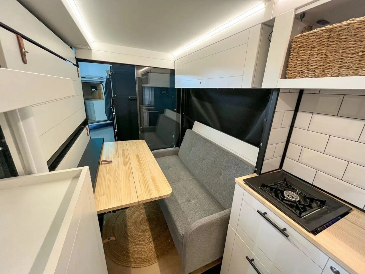 Іспанський стартап VanHome: готові модулі для фургона — будинок на колесах за €15 990